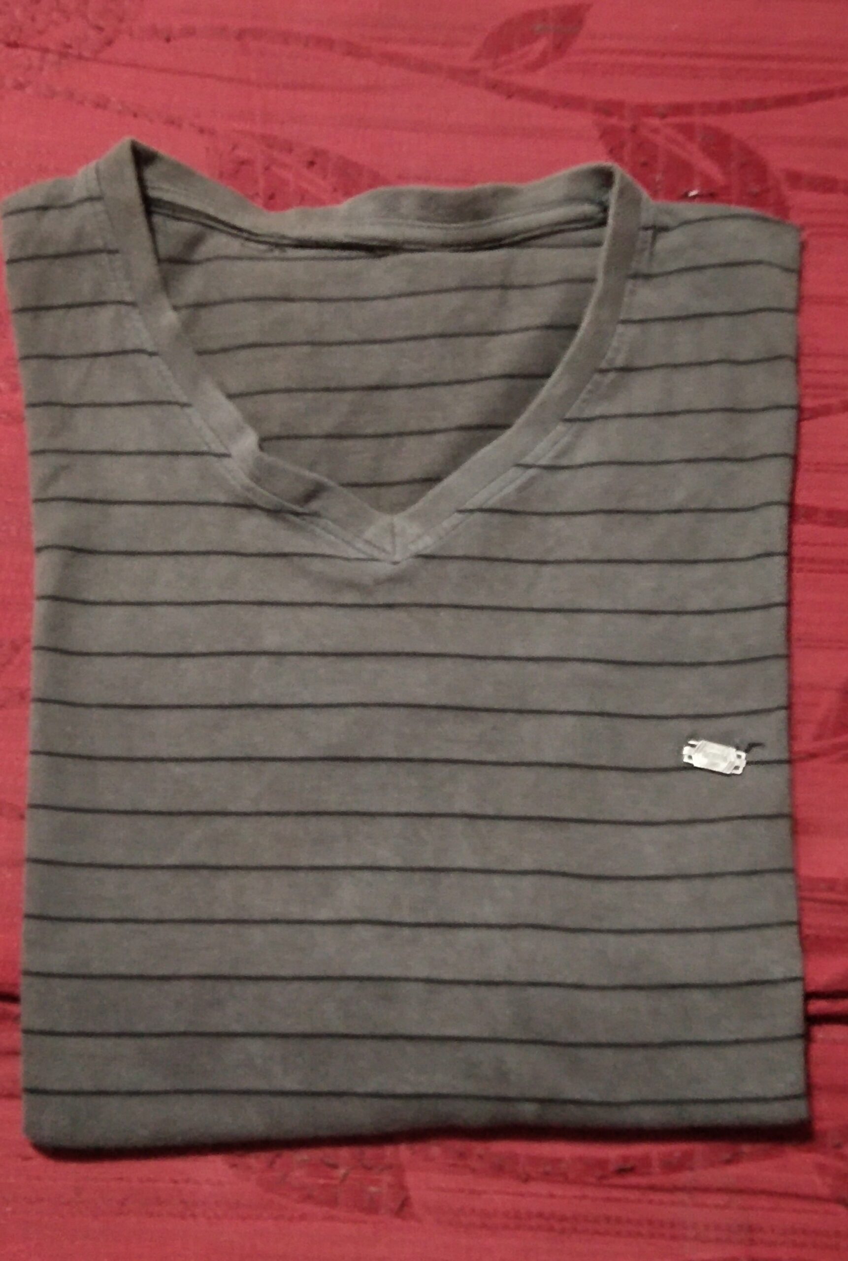 T-shirt v Collar