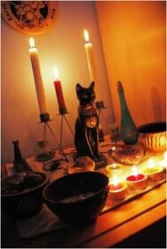 4955928_1591100045_2kitty-altar-1