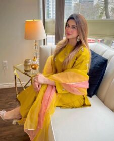 young-escorts-in-lahore